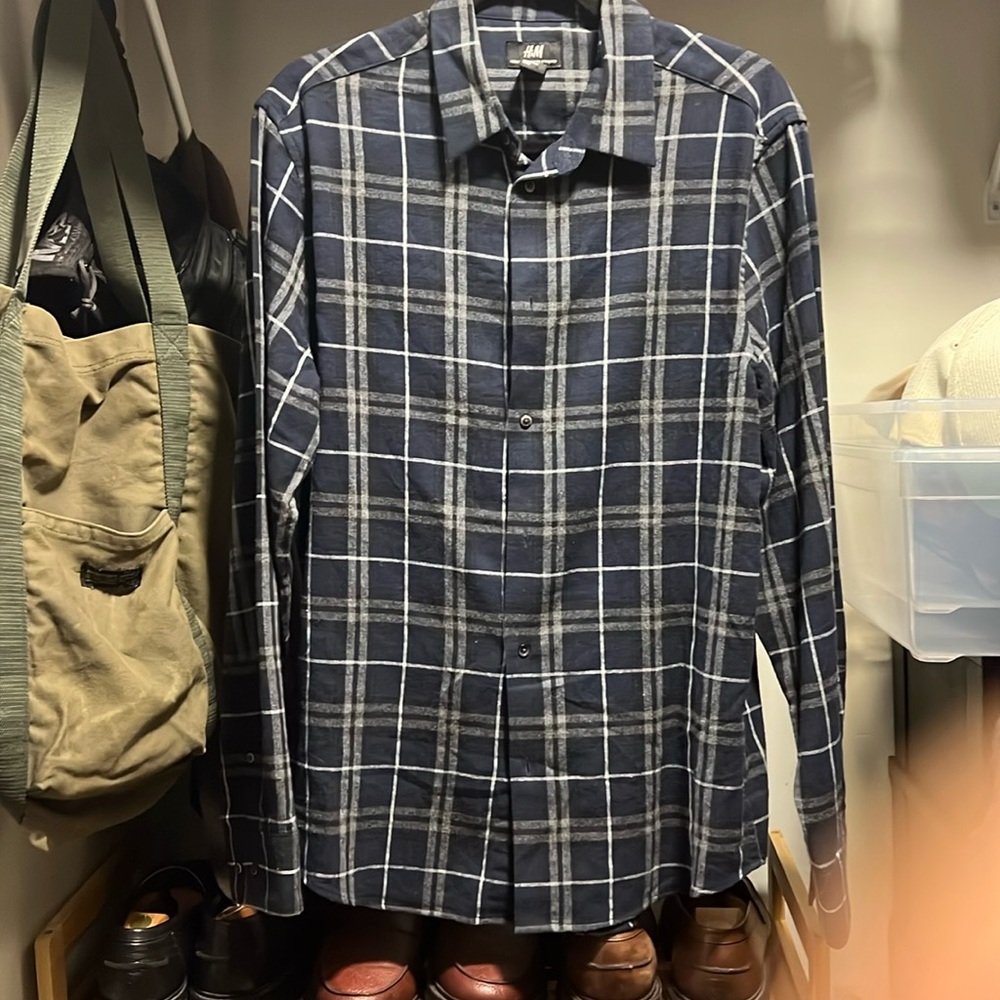 H&M flannel men’s size medium, regular fit, and navy black & gray